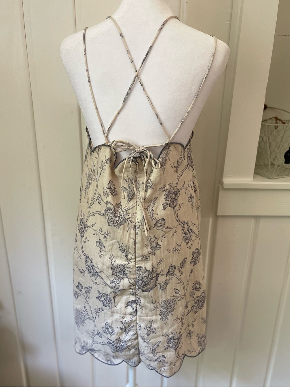 MABLE Scalloped Cream Blue Toile Mini - Picture 2 of 6